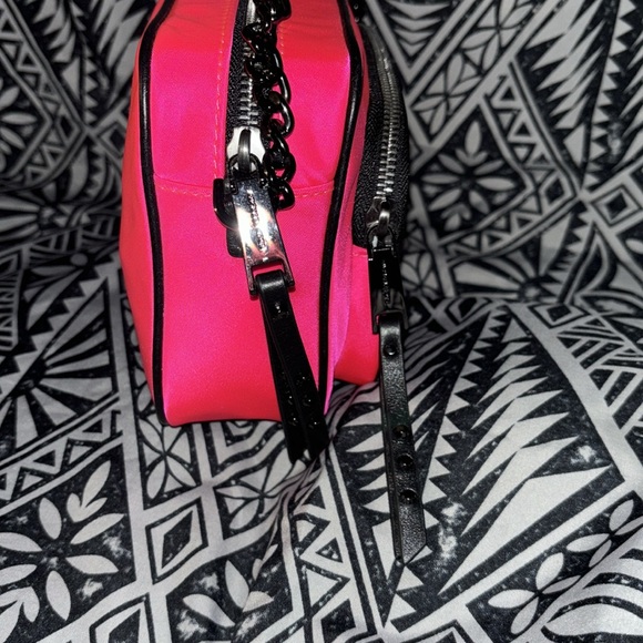 MICHAEL Michael Kors Leila Camera Bag Style Crossbody Neon Pink Black Strap NWT - Picture 3 of 10